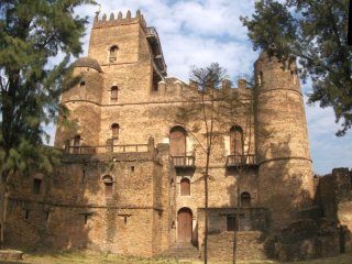 l'arrière du Château de Fasilidas. Un petit air du Camelot des légendes Arthuriennes.