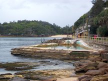 Promenade en bord de mer à Manly en direction de Shelly Beach Promenade en bord de mer à Manly en direction de Shelly Beach