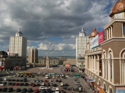 Manzhouli, à la frontière avec la Russie, est une ville moderne très propre. Manzhouli, à la frontière avec la Russie, est une ville moderne très propre.
