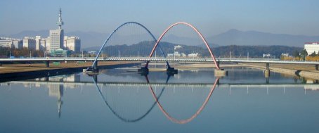 Daejeon est une ville de science. L'Expo Bridge (Pont de l'expo) a été construit pour Taejŏn Expo '93 Daejeon est une ville de science. L'Expo Bridge (Pont de l'expo) a été construit pour Taejŏn Expo '93