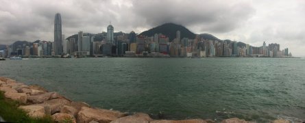 Vue vers la City et de Victoria Harbour depuis la péninsule de Kowloon). Vue vers la City et de Victoria Harbour depuis la péninsule de Kowloon).