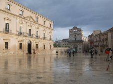 Ortigia est la vieille ville de Siracusa (Syracuse), située sur une petite île (on y accède par deux ponts). Ortigia