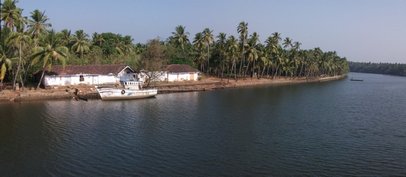 Les canaux du Kerala, ici à Vatanappally Les canaux du Kerala, ici à Vatanappally