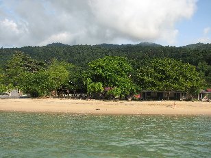 La plage de Tekek (village principal de l'île Tioman)