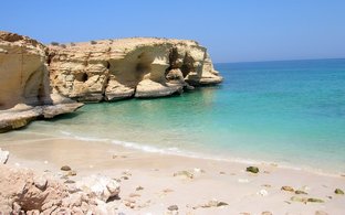 Une plage au Sud-Est de Mascate (en direction de Sur) Une plage au Sud-Est de Mascate (en direction de Sur)