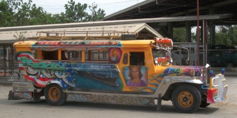 Jeepney ; ce sont les transports en commun Jeepney ; ce sont les transports en commun