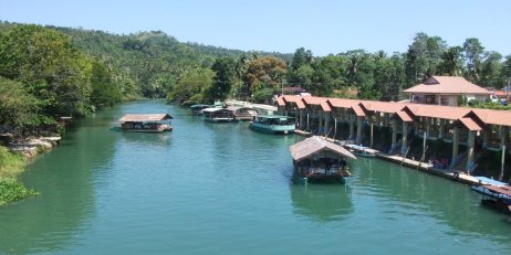 Restaurants flottants sur la Rivière Boloc