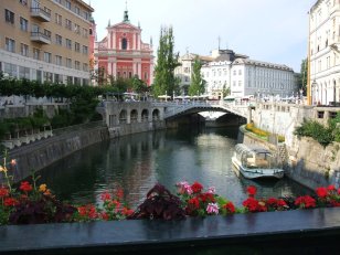 Ljubljana : la rivière Ljubljanica et le centre-ville. Ljubljana