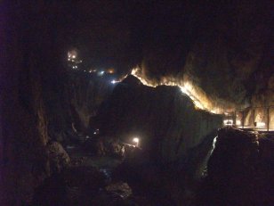 Il y a d'immenses grottes en Slovénie. Le terme "karst" vient de cette région. Grottes de Škocjan