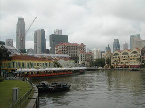 Singapour, quartier rénové et constructions récentes à l'arrière plan Singapour, quartier rénové et constructions récentes à l'arrière plan
