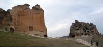 Restes archéologiques (Phrygiens) à Yazilikaya : la tombe de Midas et une nécropole Restes archéologiques (Phrygiens) à Yazilikaya : la tombe de Midas et une nécropole